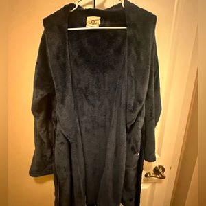 Navy Ugg Robe with hood, tie belt, and pockets!